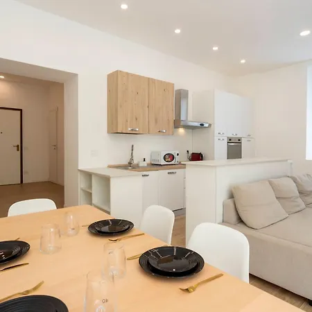Caroli Maison - Design Flat 5min Da Stazione Apartment Novara