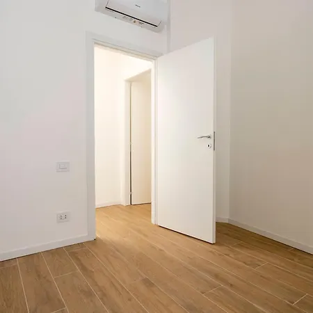 Apartament Caroli Maison - Design Flat 5min Da Stazione Novara