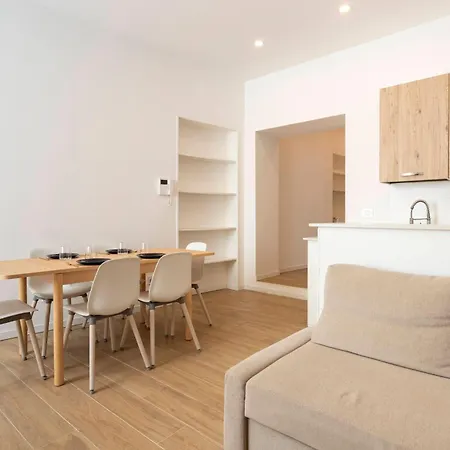 Apartament Caroli Maison - Design Flat 5min Da Stazione Novara