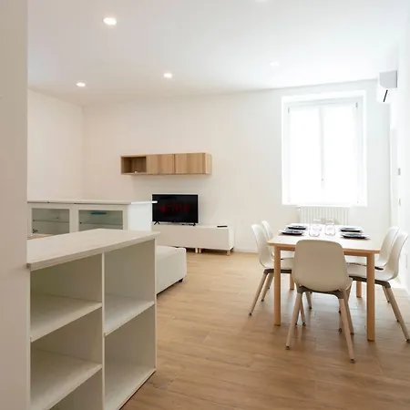 Caroli Maison - Design Flat 5min Da Stazione * Novara