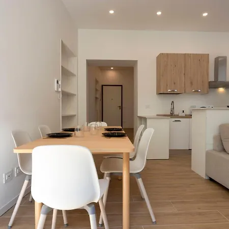 Apartment Caroli Maison - Design Flat 5min Da Stazione Novara