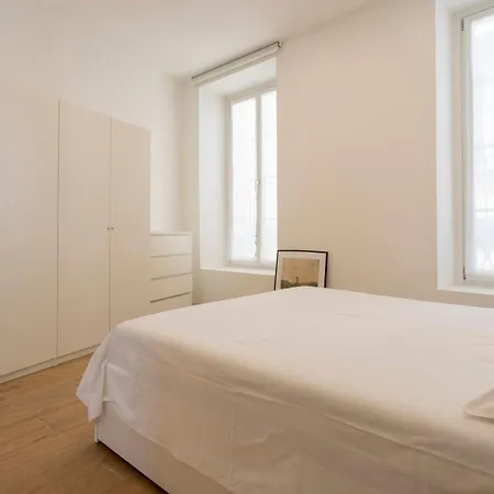 Apartment Caroli Maison - Design Flat 5min Da Stazione Novara