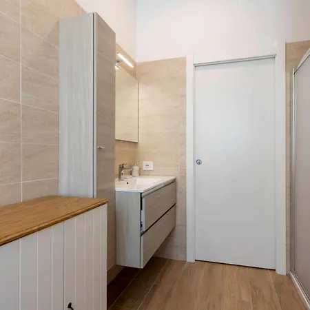 Caroli Maison - Design Flat 5min Da Stazione * Novara