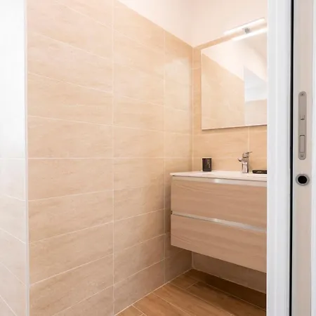 Apartament Caroli Maison - Design Flat 5min Da Stazione