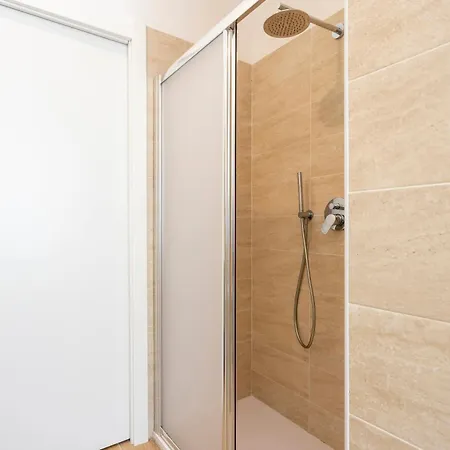 Caroli Maison - Design Flat 5min Da Stazione Apartment *