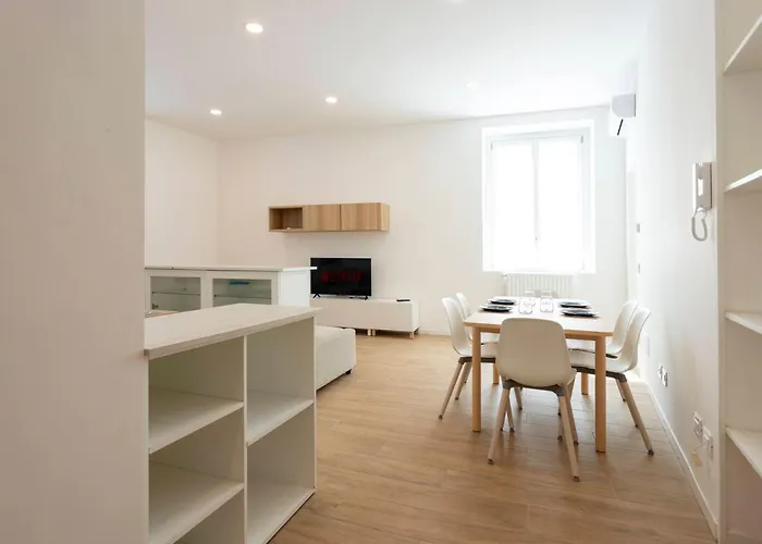 Caroli Maison - Design Flat 5min Da Stazione * Novara